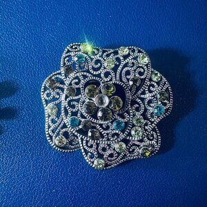 Vintage Rhinestone 4-Leaf Clover Brooch. Green and Blue Stones.
